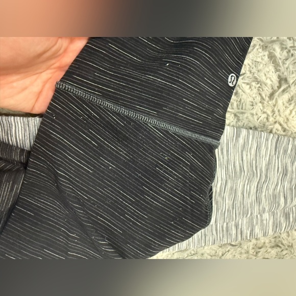 Lululemon wunder under black white ombré size 6 31” length - Picture 6 of 7
